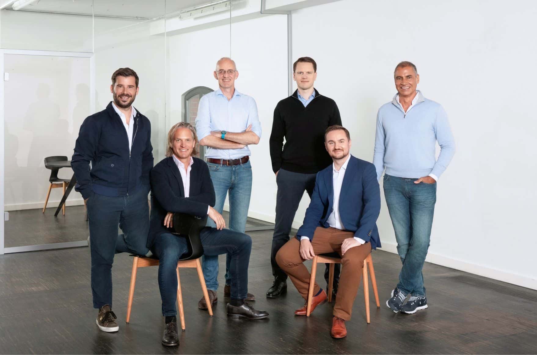 Gruppenfoto von sechs Mitarbeitenden von FLEX Capital.